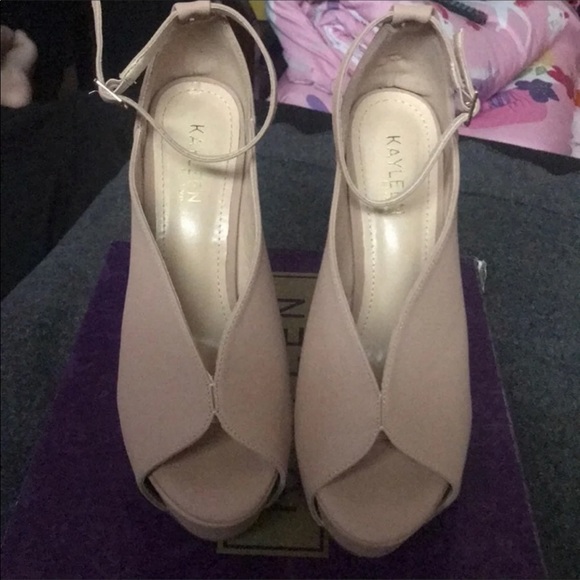 Tan high heels/SOLD - Picture 3 of 5